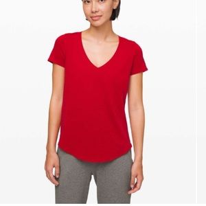 Lululemon Love Tee V in Dark Red size 6